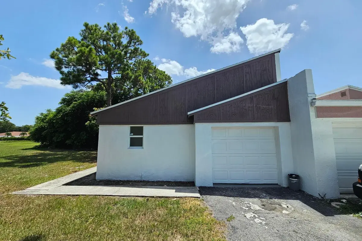 4824 NW 5th St, Delray Beach: photo 1 of 30