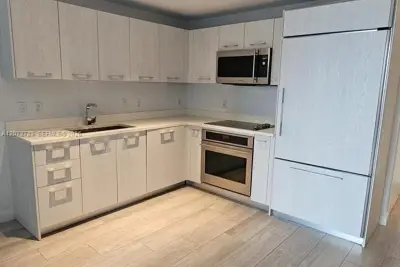 45 SW 9th St #2102, Miami: photo 1 of 25