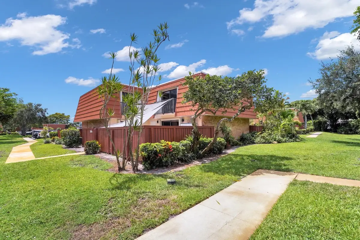 2938 SW 12th St, Deerfield Beach: photo 1 of 45