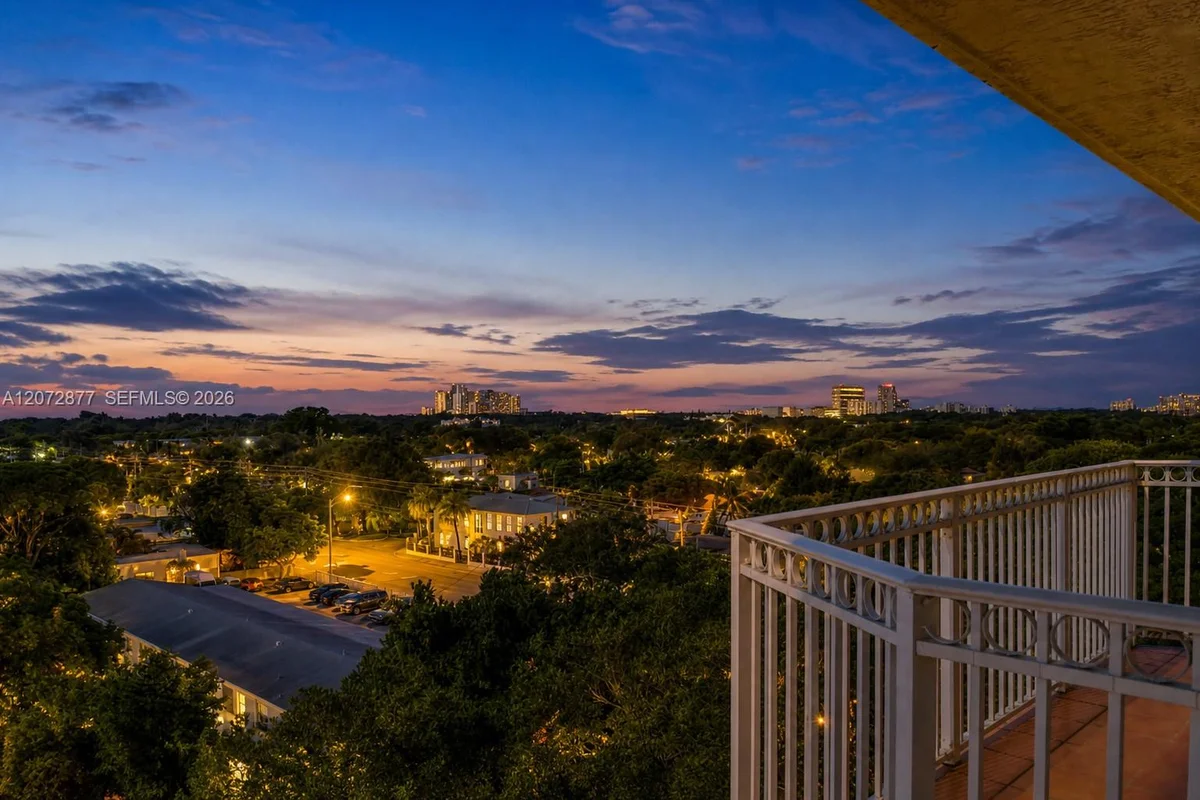 1650 Coral Way #PH-9, Miami: photo 1 of 38