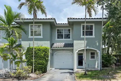 808 SW 4th Ave, Fort Lauderdale: photo 1 of 40
