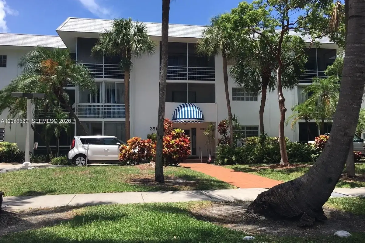 251 Galen Dr #304E, Key Biscayne: photo 1 of 16