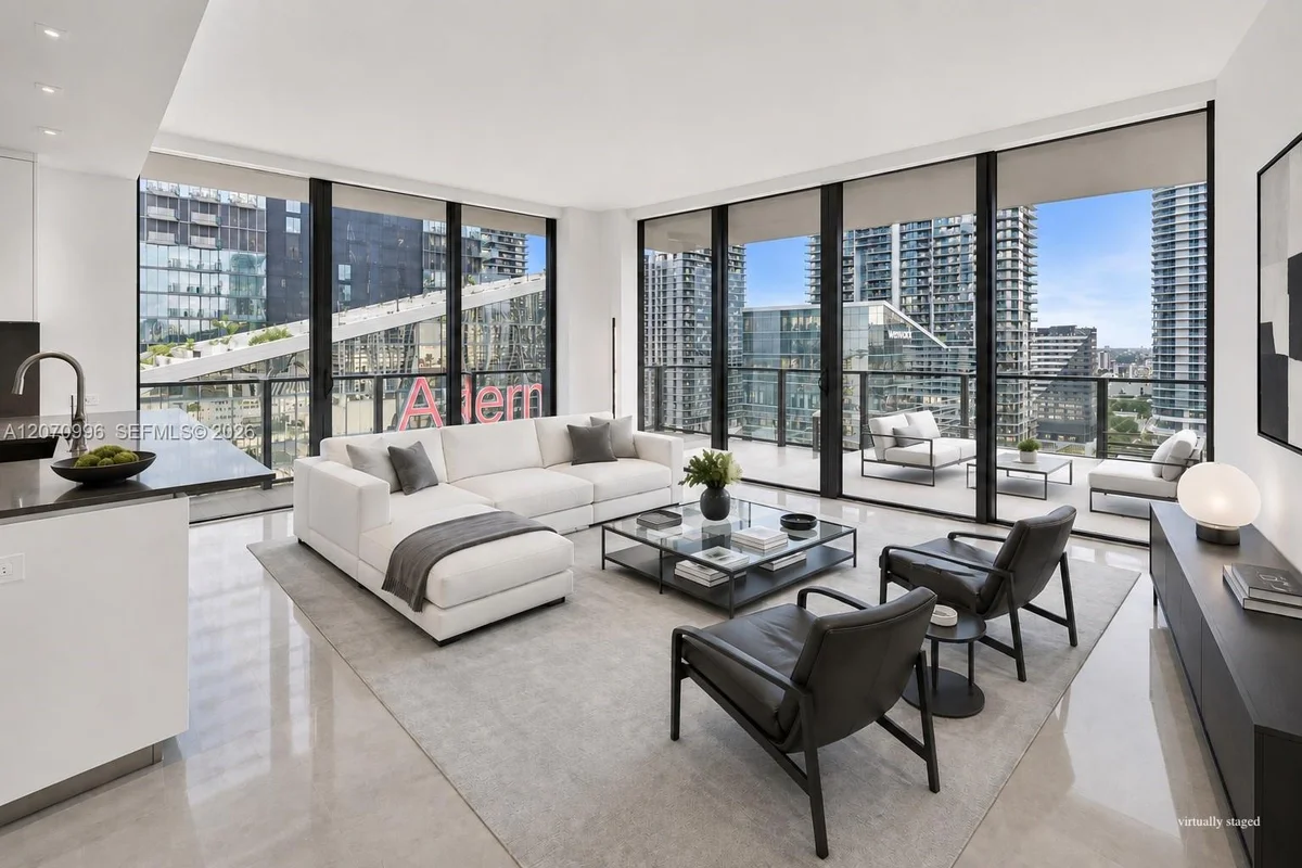 68 SE 6th St #1702, Miami: photo 1 of 40