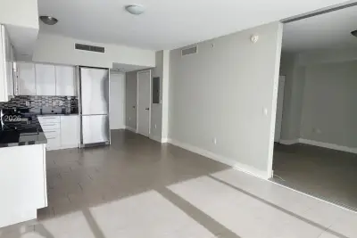 92 SW 3rd St #4308, Miami: photo 1 of 14