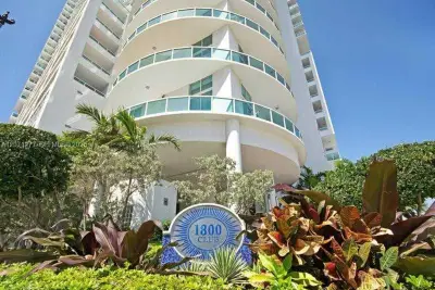 1800 N Bayshore Dr #814, Miami: photo 1 of 47
