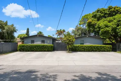 535 NW 13th Ave, Fort Lauderdale: photo 1 of 14