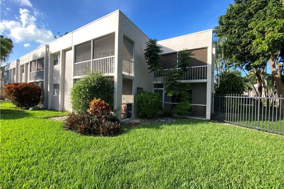 8506 Old Country Manor #213, Davie: photo 1 of 42