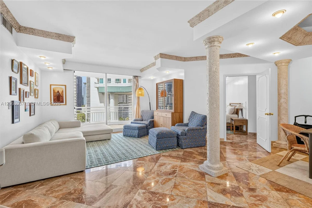 888 Brickell Key Dr #1600, Miami: photo 1 of 38