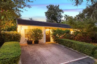 815 Monterey St, Coral Gables: photo 1 of 25