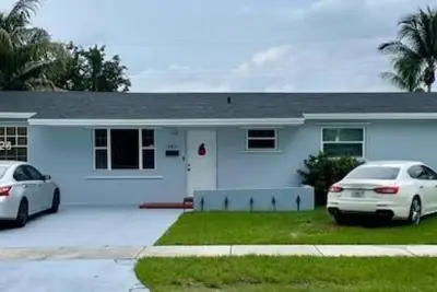 10891 N Snapper Creek Dr, Miami: photo 1 of 29