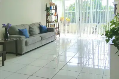 1302 NE 191st St #A-225, Miami: photo 1 of 2