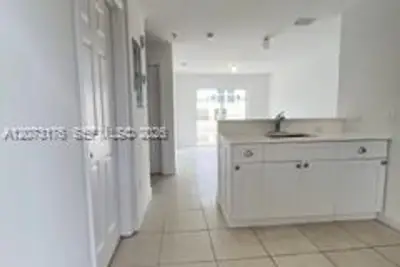 1613 NW 16th Ave #203, Miami: photo 1 of 9