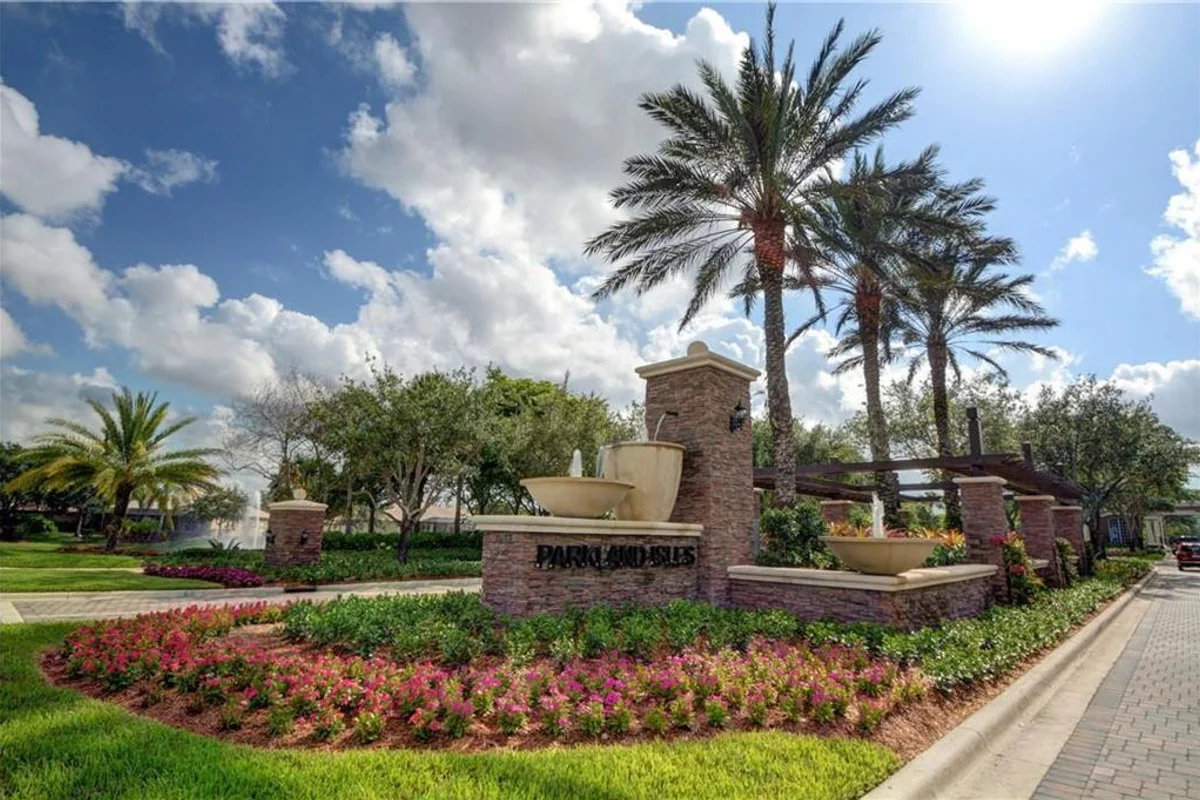 6272 NW 108th Way, Parkland: photo 1 of 95