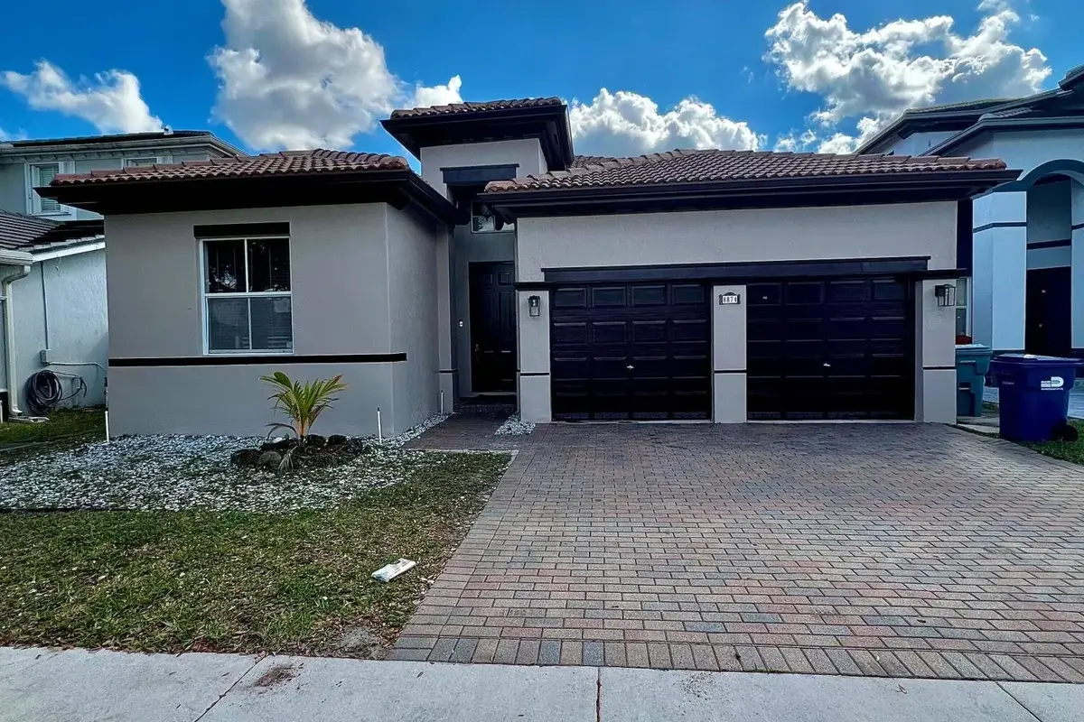 8874 NW 182nd St, Hialeah: photo 1 of 31