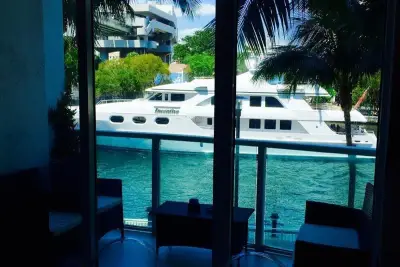 31 SE 5th St #202, Miami: photo 1 of 17