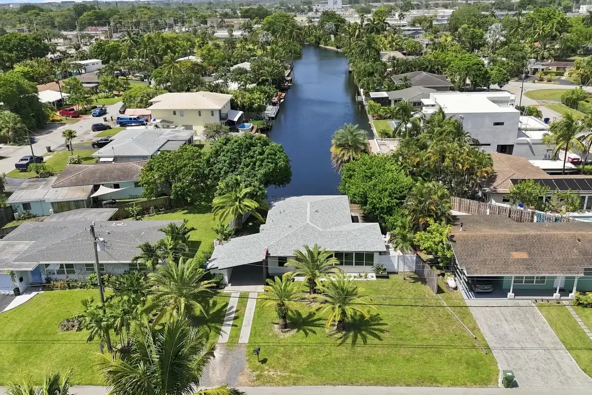 35 NE 29th St, Wilton Manors: photo 1 of 45