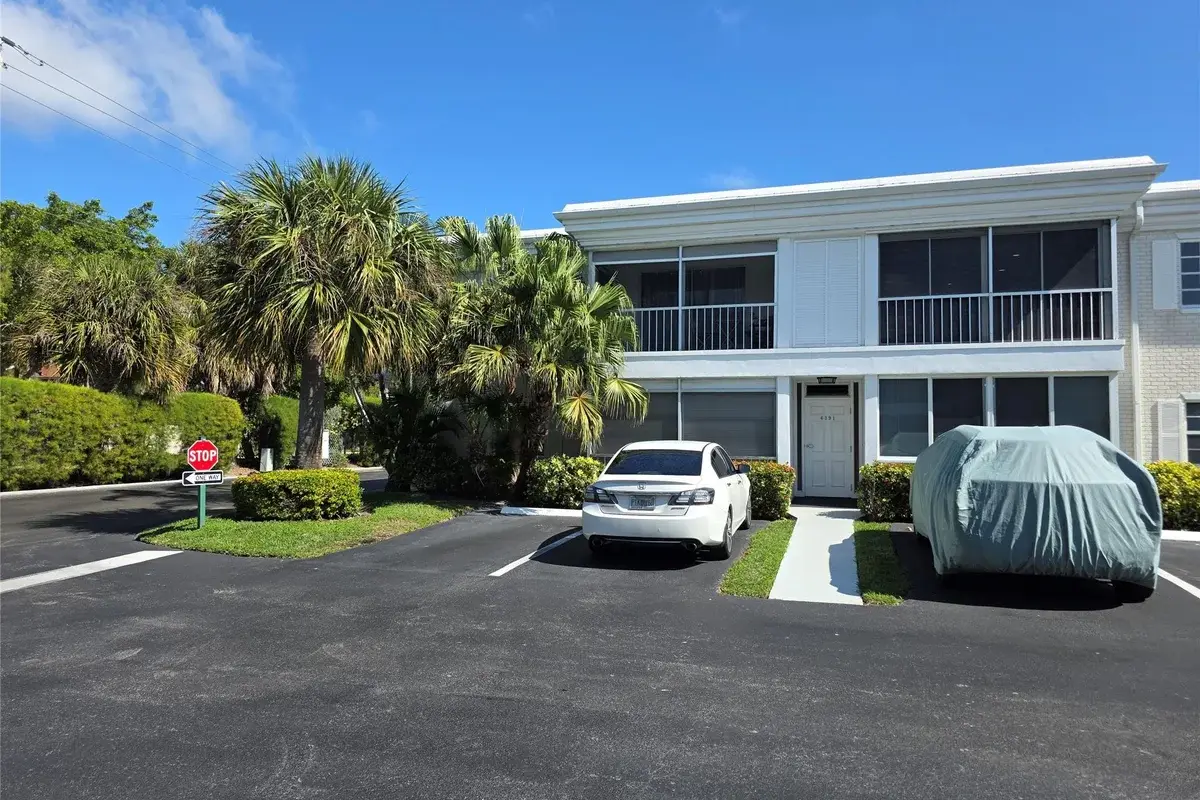 6391 Bay Club Dr #4, Fort Lauderdale: photo 1 of 32