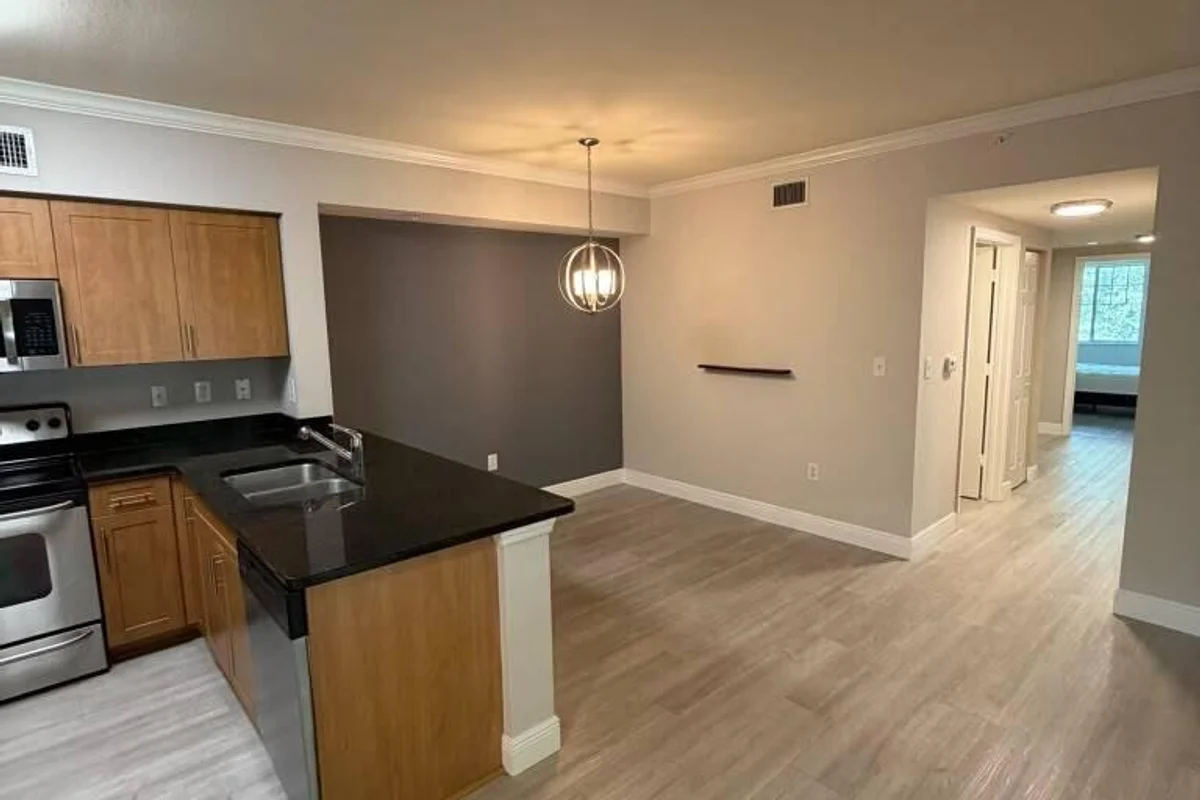 6386 Emerald Dunes Dr #308, West Palm Beach: photo 1 of 10