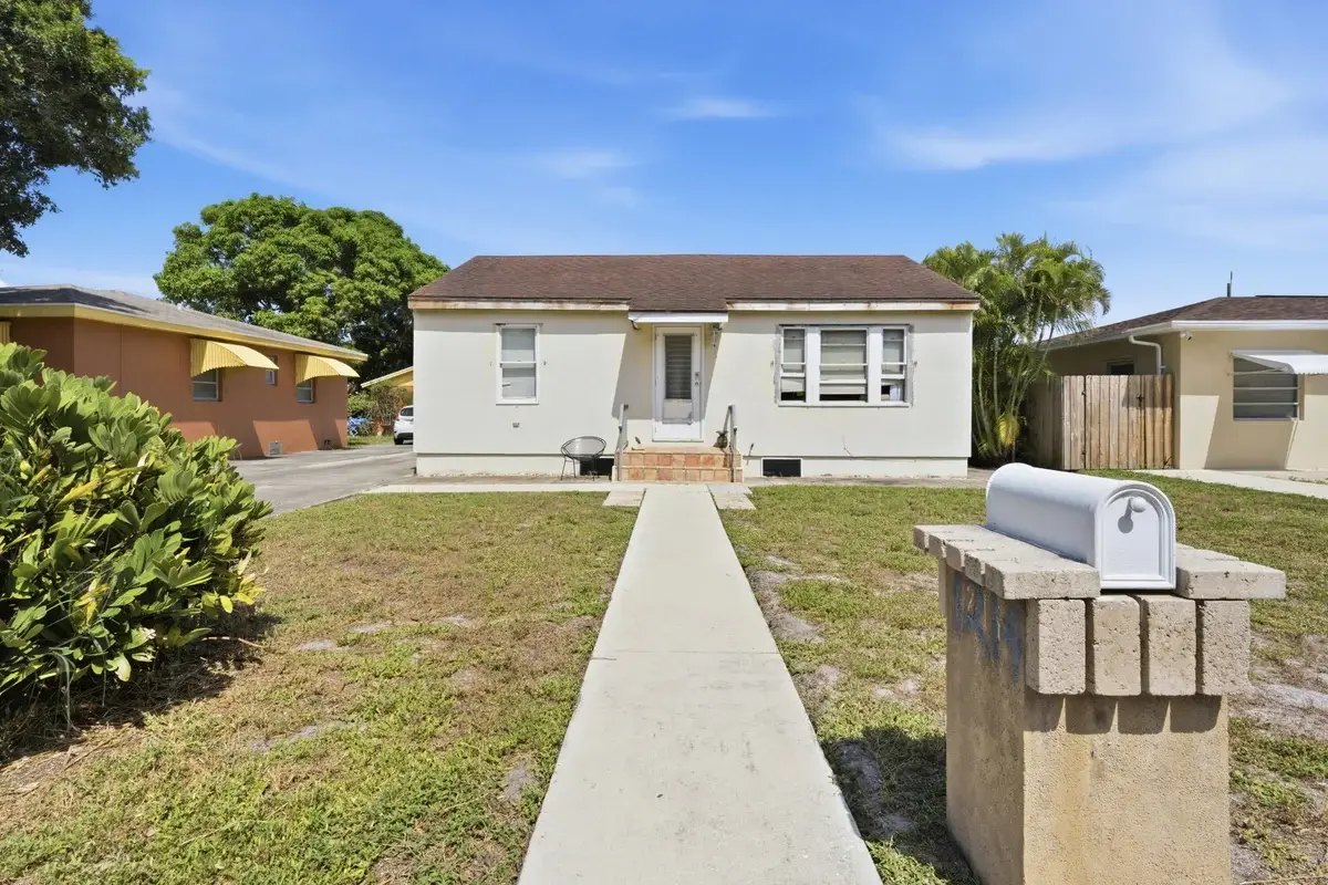 1214 N C St, Lake Worth Beach: photo 1 of 24
