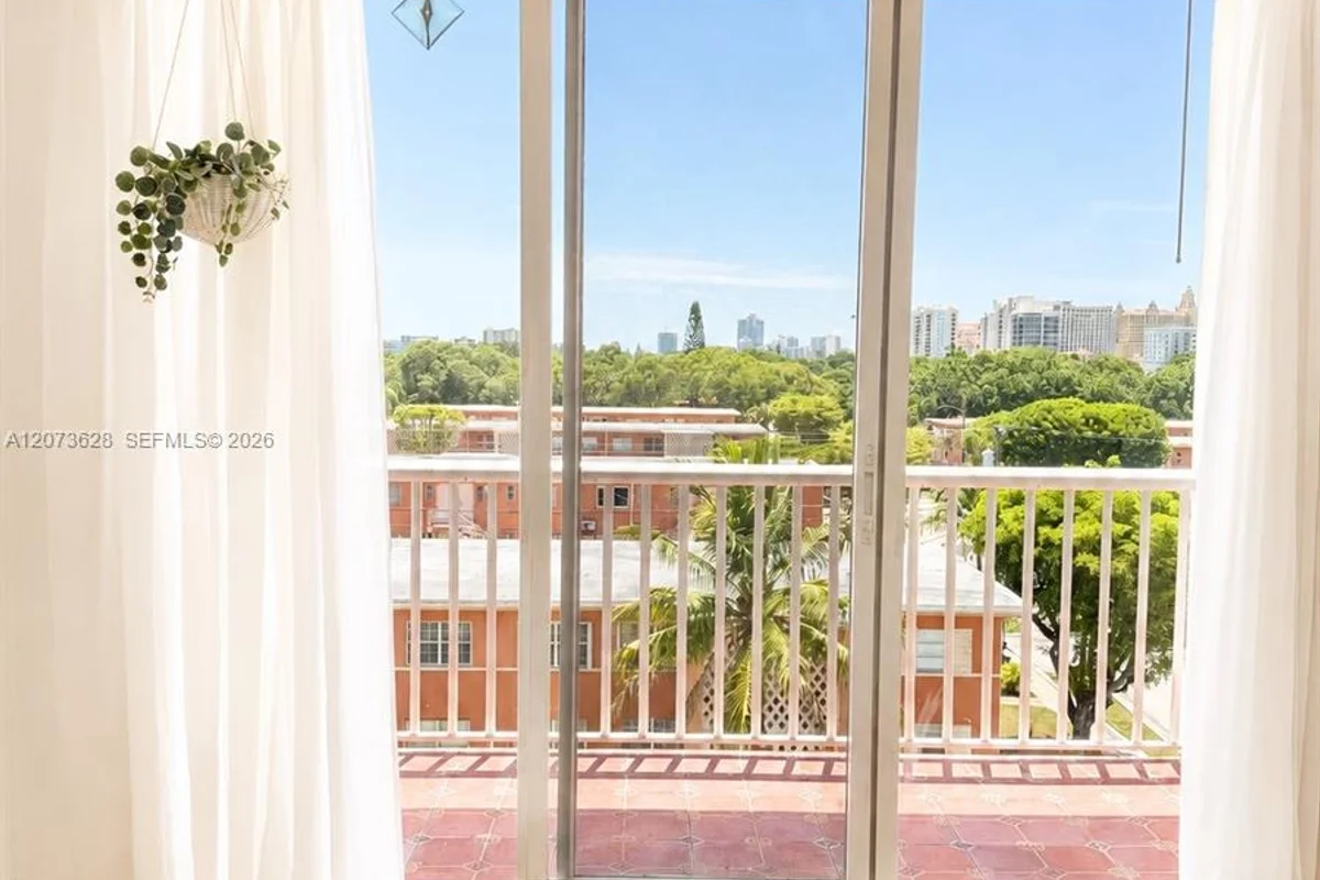 3551 SW 9th Ter #502, Miami: photo 1 of 21