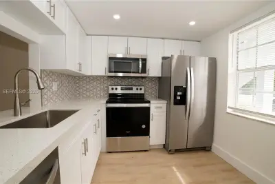4291 NW 9th Ave #101, Deerfield Beach: photo 1 of 27