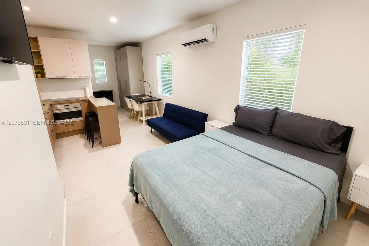245 NE 33rd St #107, Miami: photo 1 of 9