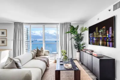 1200 Brickell Bay Dr #2501, Miami: photo 1 of 33