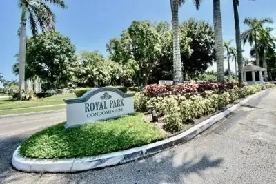 Condo in Oakland Park: photo 1 of 21
