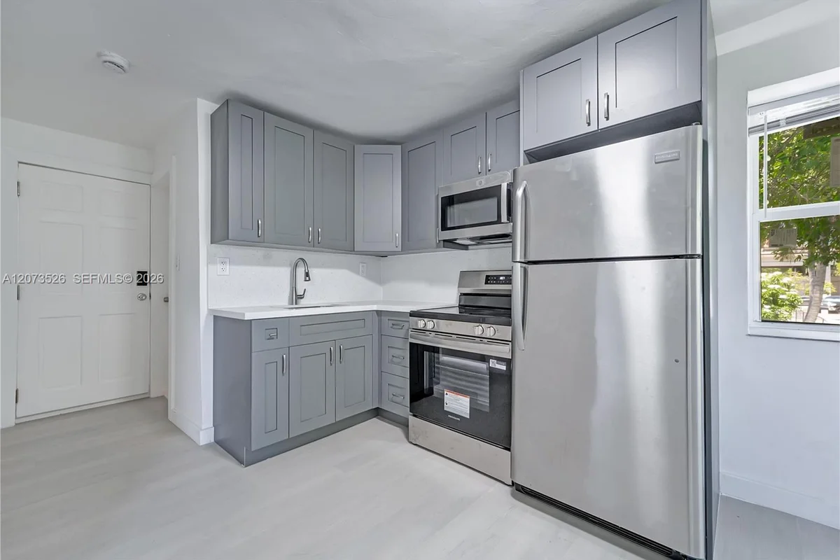 769 NW 10th St #4, Miami: photo 1 of 23