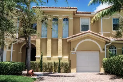 12244 SW 123rd Pl, Miami: photo 1 of 28