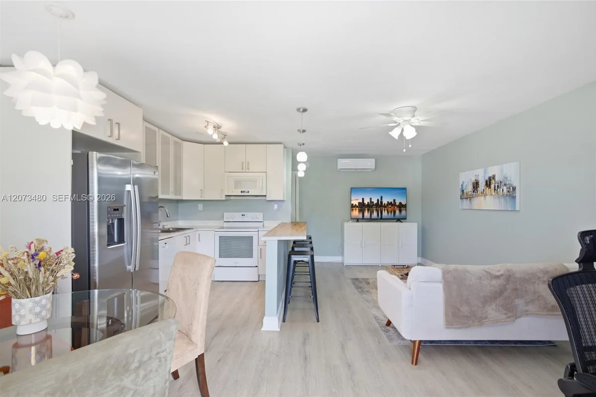 2716 NE 30th Pl #207C, Fort Lauderdale: photo 1 of 31