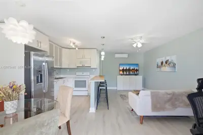 2716 NE 30th Pl #207C, Fort Lauderdale: photo 1 of 31