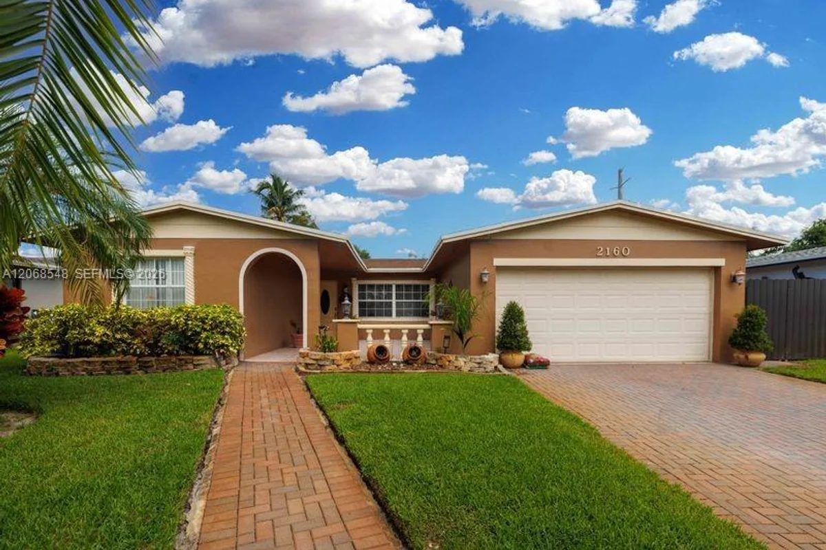2160 NW 91st Ter, Pembroke Pines: photo 1 of 37
