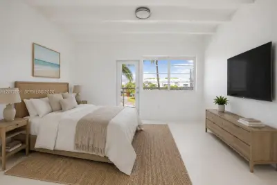 3915 N Meridian Ave #201, Miami Beach: photo 1 of 33