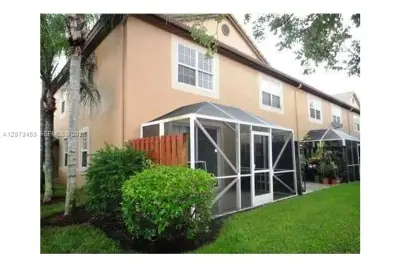1621 Barcelona Way #6-32, Weston: photo 1 of 6