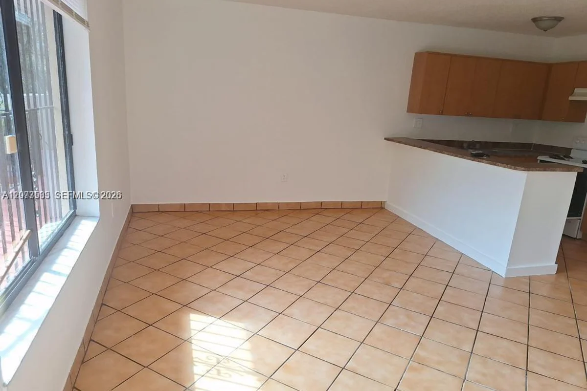 Condo in North Miami: photo 1 of 11