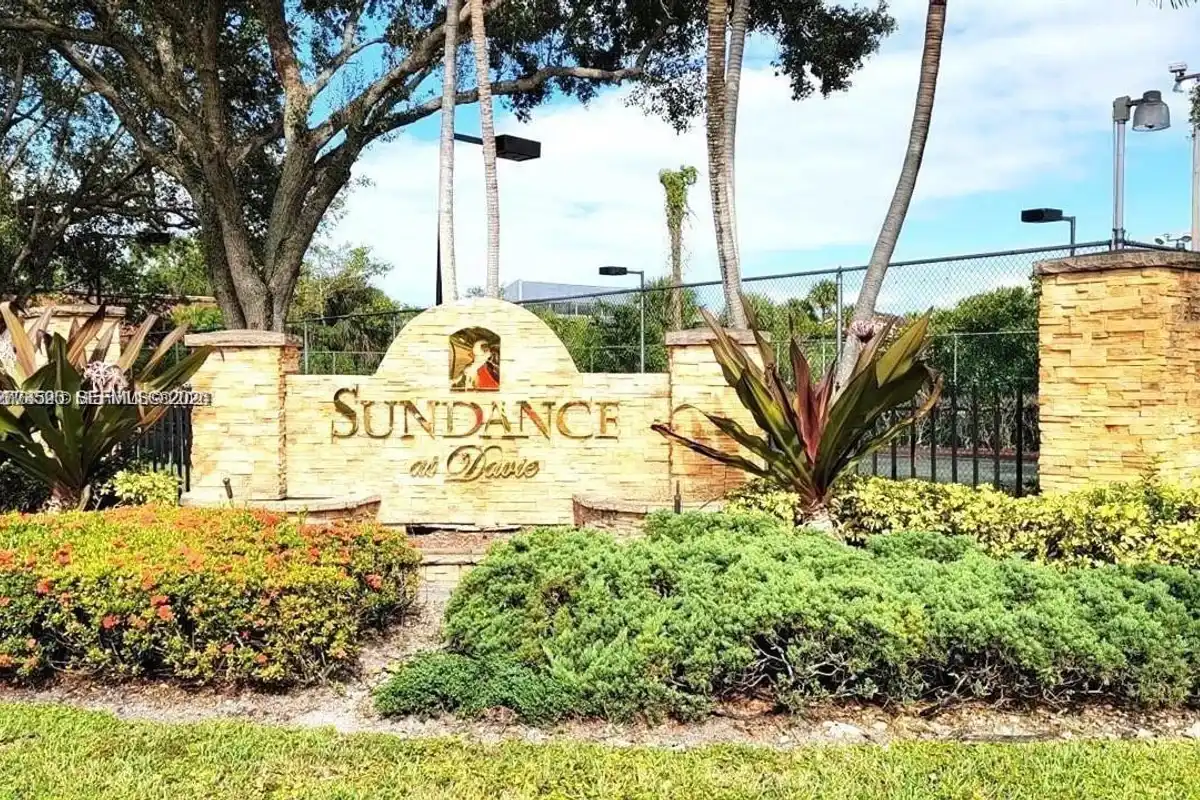 2926 S University Dr #6102, Davie: photo 1 of 18