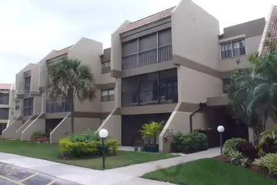 240 Lakeview Dr #109, Weston: photo 1 of 18