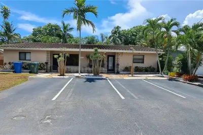 1644 NE 33rd St #B, Oakland Park: photo 1 of 25