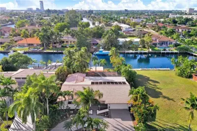 612 Hibiscus Dr, Hallandale Beach: photo 1 of 35
