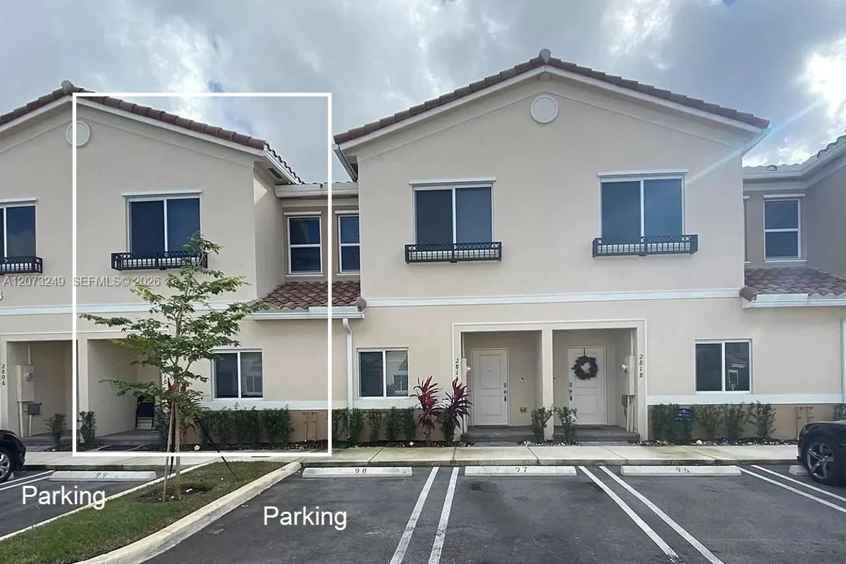 2810 NW 181st St, Miami Gardens: photo 1 of 13