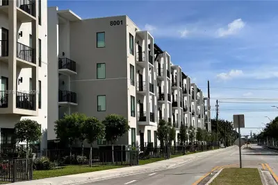 8001 NW 41st St #308, Doral: photo 1 of 15