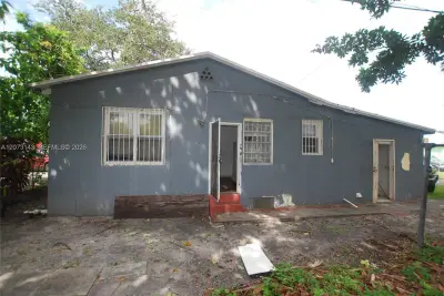4769 NW 17th Ave, Miami: photo 1 of 10
