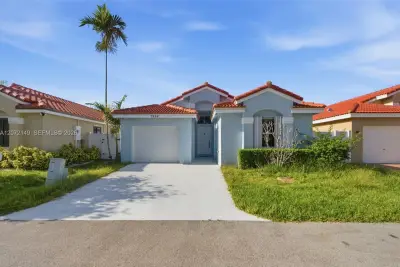 7336 Granada Way, Margate: photo 1 of 35