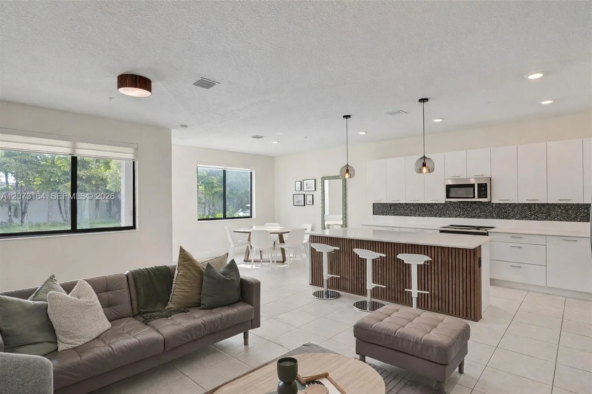 8001 NW 41st St #F-109, Doral: photo 1 of 23