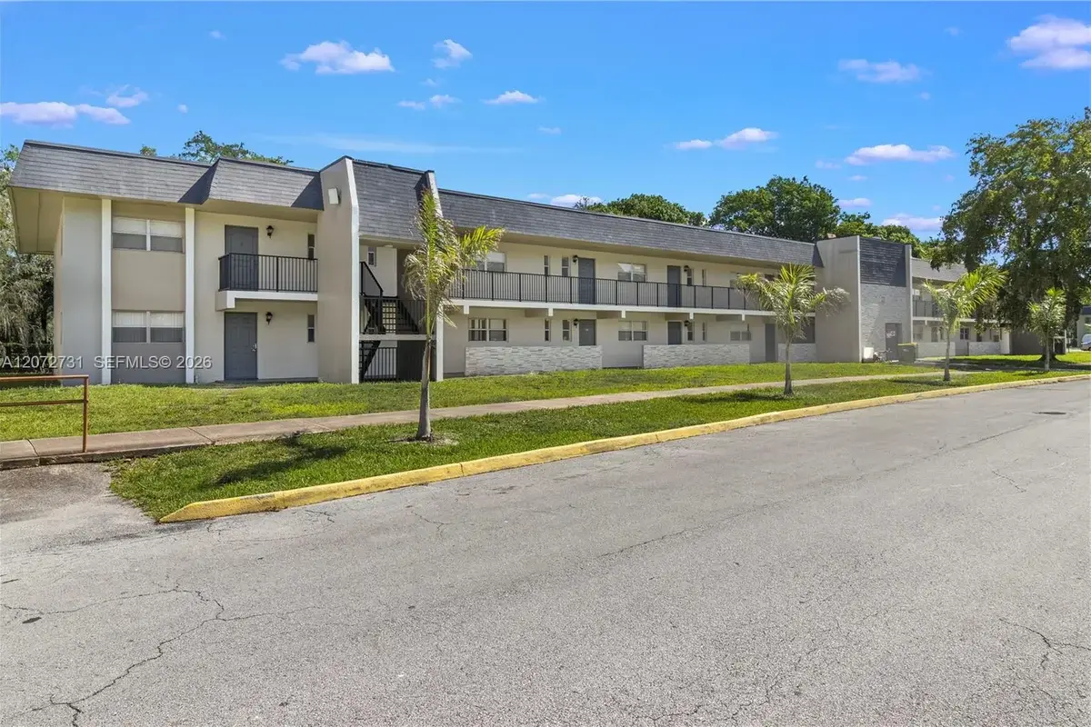 7925 Fairview Dr #105, Tamarac: photo 1 of 24