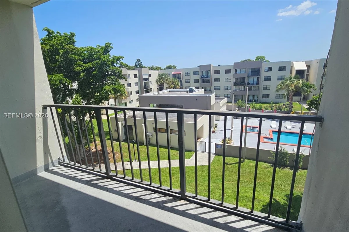 8000 SW 149th Ave #A411, Miami: photo 1 of 17