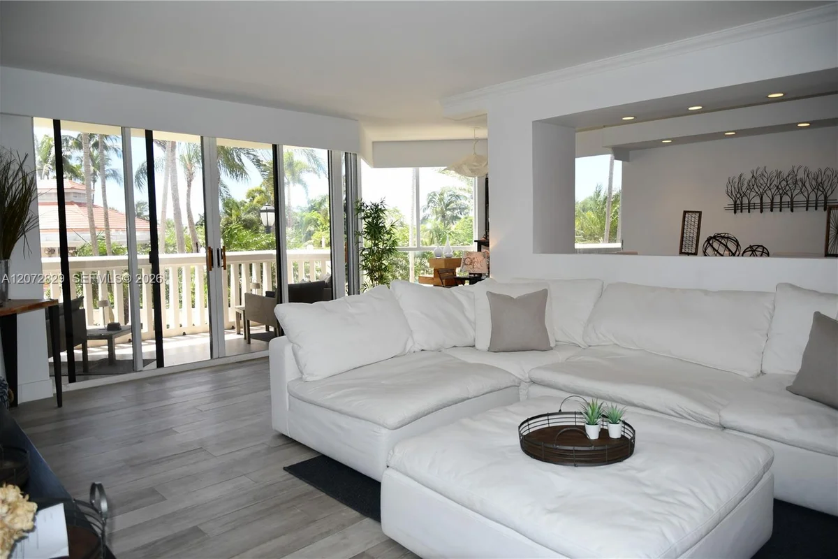 1000 E Island Blvd #303, Aventura: photo 1 of 54