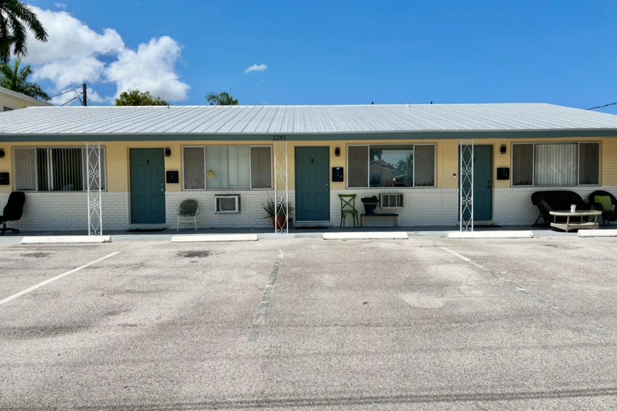 1241 SE 3rd St #1-4, Deerfield Beach: photo 1 of 10