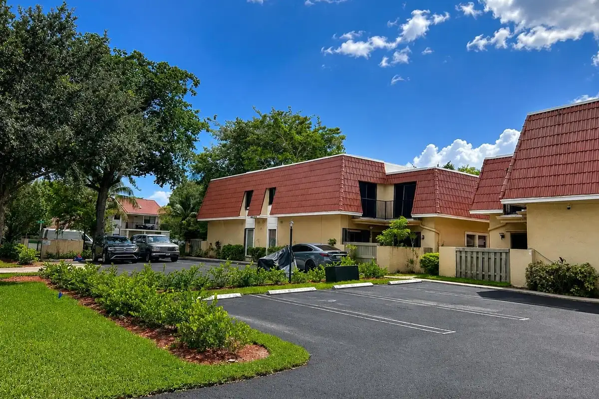 4226 NW 114th Ter #26, Coral Springs: photo 1 of 38
